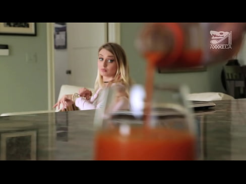 ❤️ Духтари гарм бо аллаҳои калон ва киска қатъӣ аз зиёнкор хурӯс мегирад, аммо хеле душвор аст Секс  дар порно tg.pornplaybb.ru