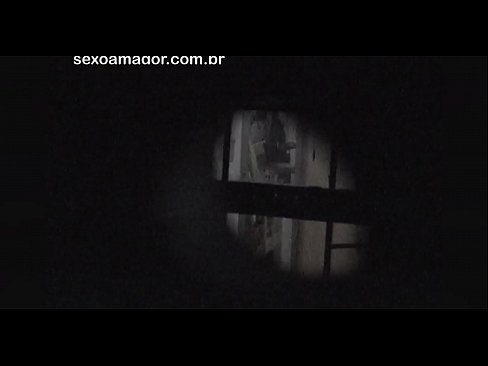 ❤️ Блонди ба таври махфӣ аз ҷониби як сайёҳи ҳамсоя, ки паси хиштҳои холӣ пинҳон шудааст, сабт мешавад Секс дар порно tg.pornplaybb.ru